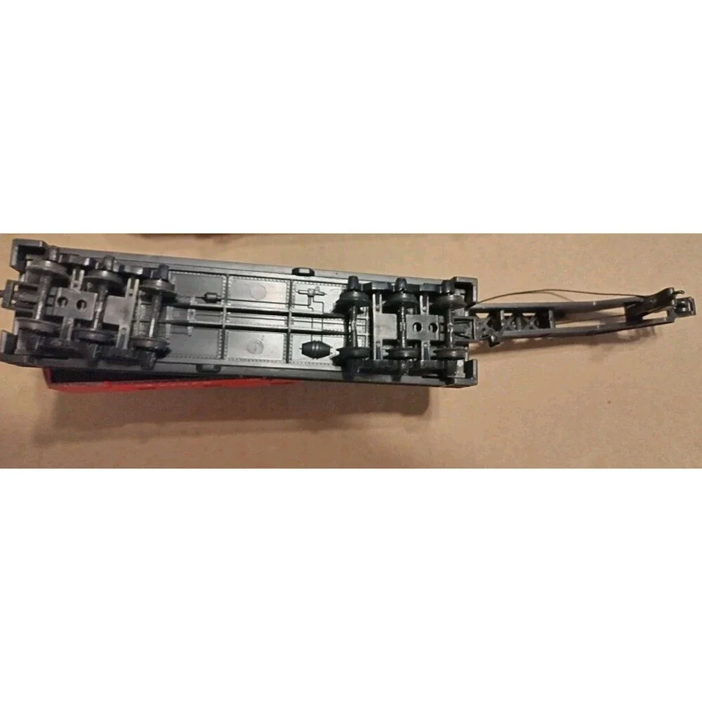 Lot Of 2 Tyco Santa Fe Hong Kong HO Train Items Engine Crane Vintage Toy Track